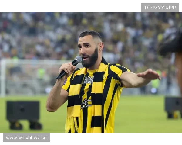 莱万与本泽马金球奖之争：荣誉结构与时代印记对比分析