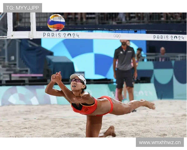 侯志慧的街拍把我绕懵了——赛场冷峻，日常笑成邻家，难道是双胞胎？